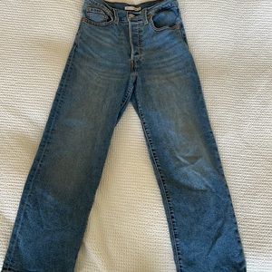 LEVI’s Ribcage straight jean size 27!